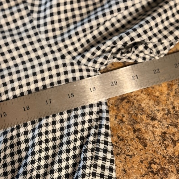 Ariella Black and White Checkered Tie-Front Blouse Size Medium - Picture 9 of 13